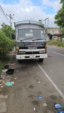 isuzu-lorries-trucks-for-sale-in-jaffna-big-2