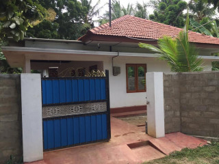House with land for sales at sabapathy lane ,jaffna